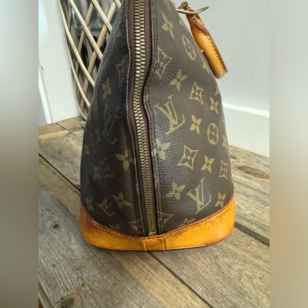 Louis Vuitton LV Monogram Alma PM - Picture 9 of 13